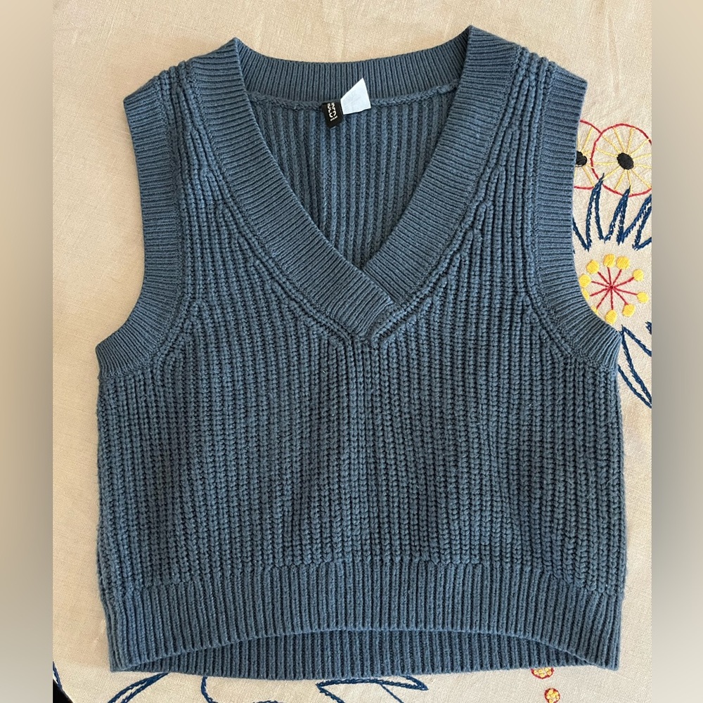 DIVIDED by H&M sweater vest